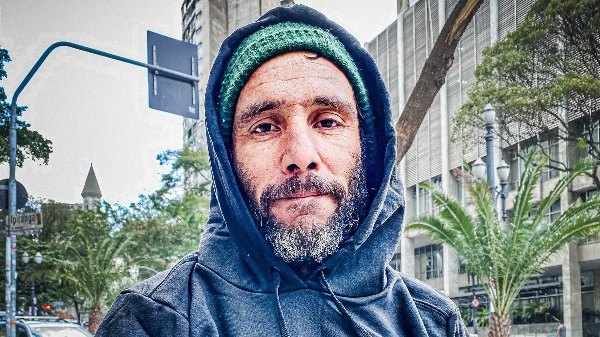 “Já tive dois empregos e um dinheiro guardado, mas acabei voltando para a rua devido a uma recaída.”