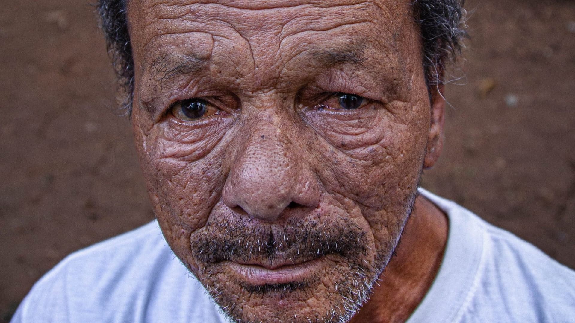 “Tudo começou quando perdi minha esposa. Depois disso, fiquei sem chão e caí na rua.”